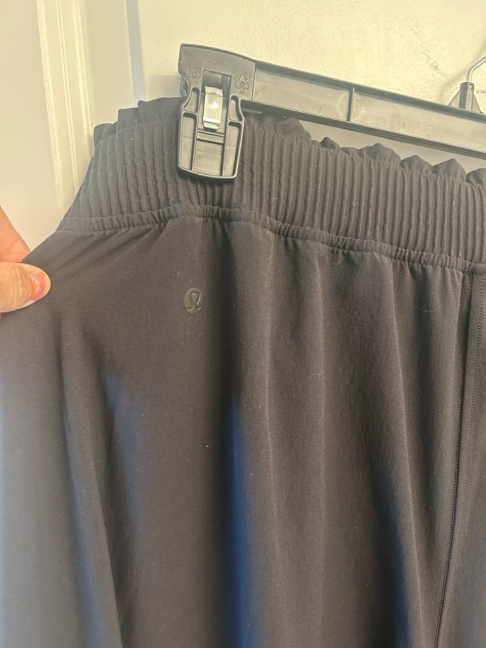 Lululemon Black Woven, ruffle waist, 25 Crop, wide leg, high waist Large - Picture 3 of 9